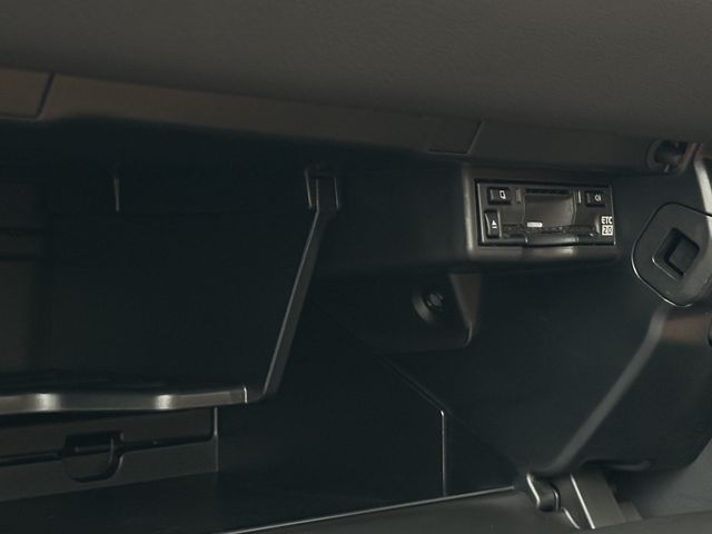 TOYOTA LEXUS UX300h 2024