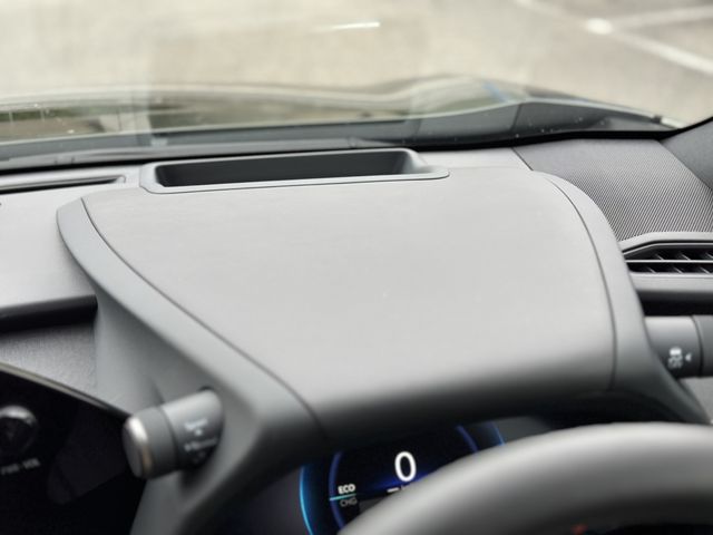 TOYOTA LEXUS UX300h 2024