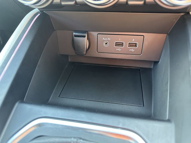 RENAULT RENAULT LUTECIA 2023