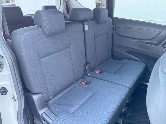 TOYOTA SIENTA HYBRID 2015