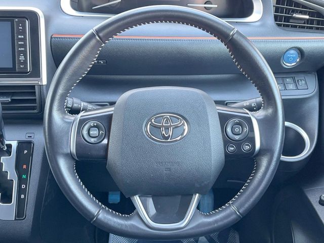 TOYOTA SIENTA HYBRID 2015