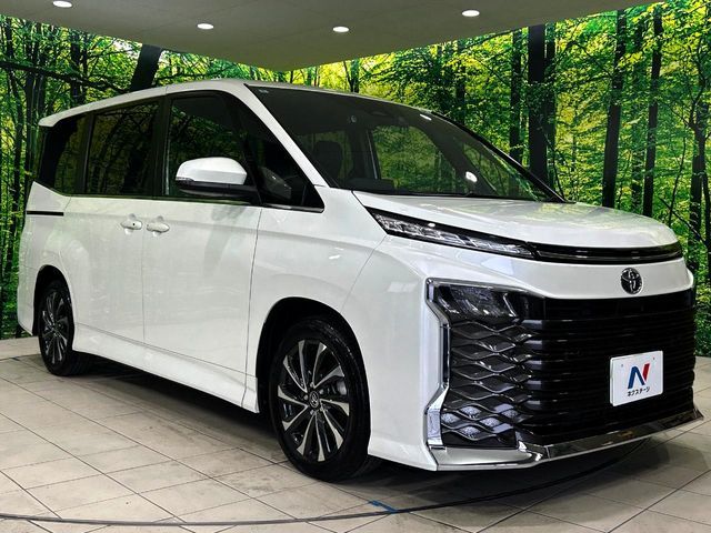 TOYOTA VOXY 2023