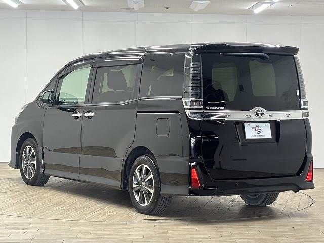 TOYOTA VOXY 2019