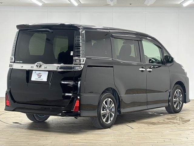 TOYOTA VOXY 2019