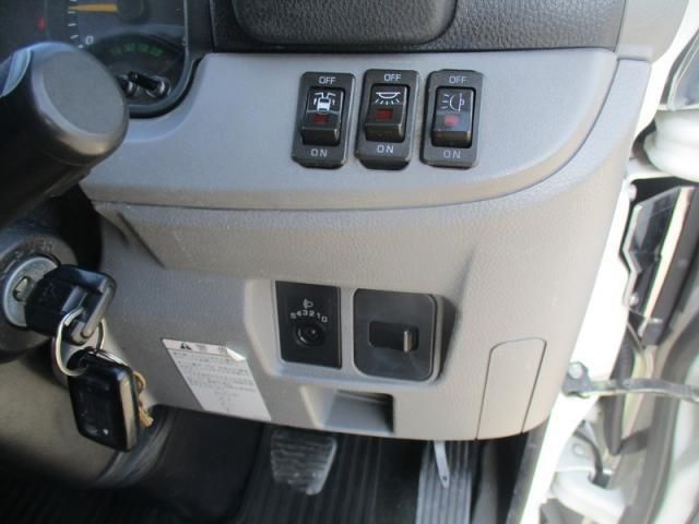 MITSUBISHI CANTER 2016