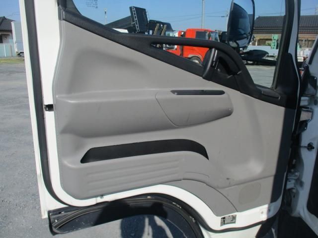 MITSUBISHI CANTER 2016
