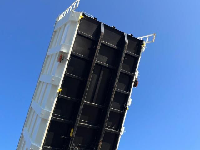 MITSUBISHI FUSOU SUPER GREAT 2022