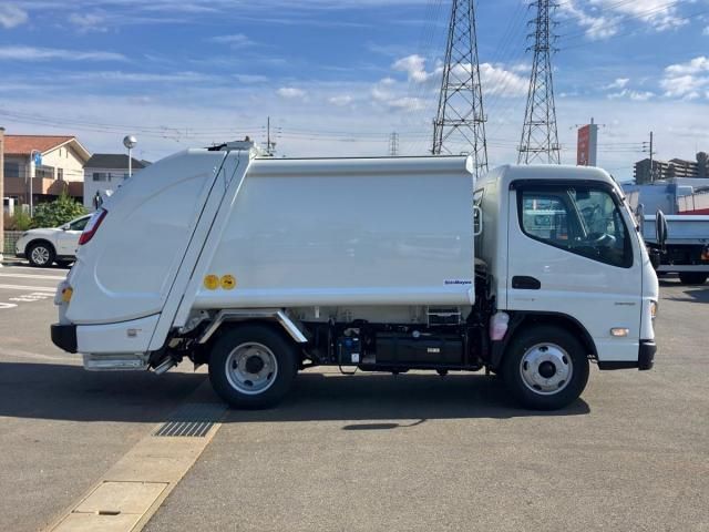 MITSUBISHI CANTER 2024