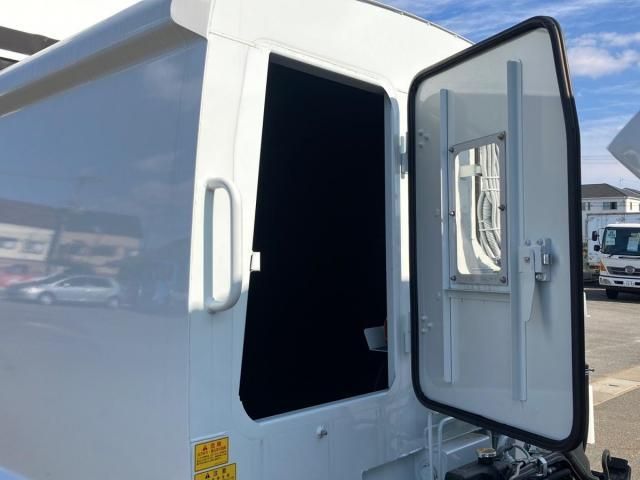 MITSUBISHI CANTER 2024