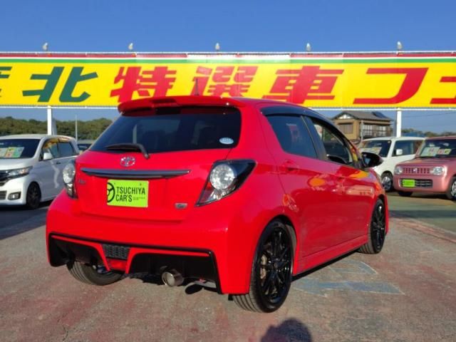 TOYOTA VITZ 2015