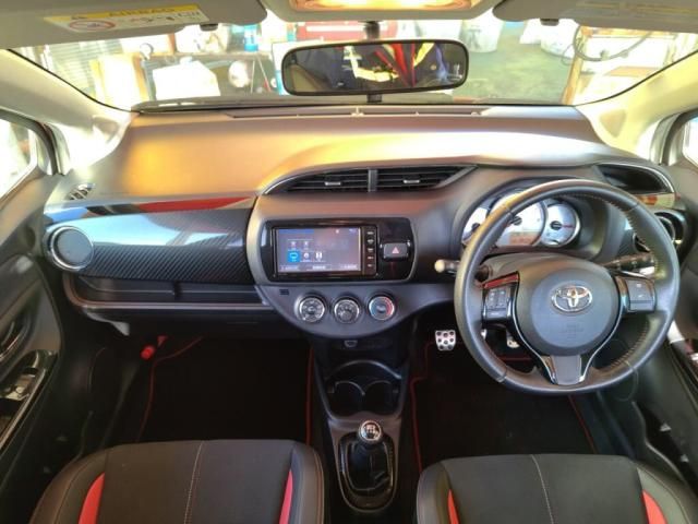 TOYOTA VITZ 2015