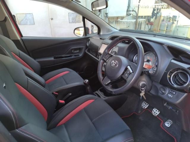 TOYOTA VITZ 2015