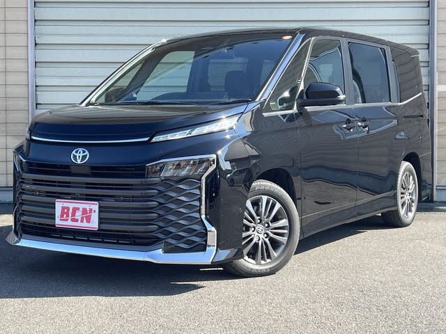 TOYOTA VOXY HYBRID 2022