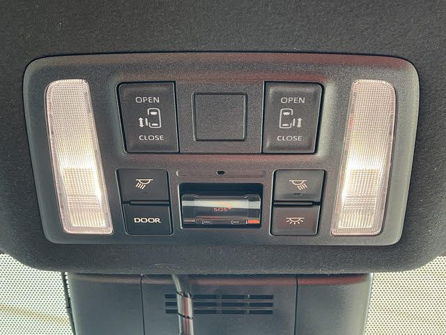 TOYOTA VOXY HYBRID 2022