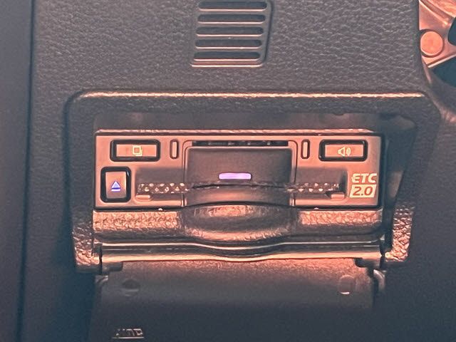 TOYOTA VOXY HYBRID 2022