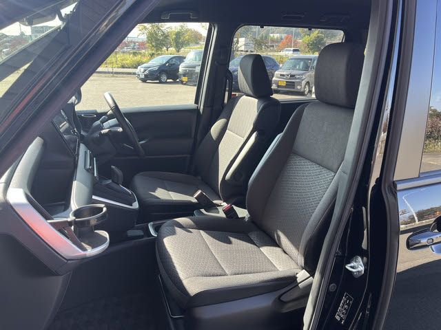 TOYOTA VOXY HYBRID 2022