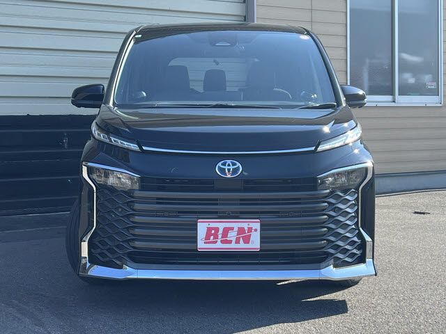 TOYOTA VOXY HYBRID 2022