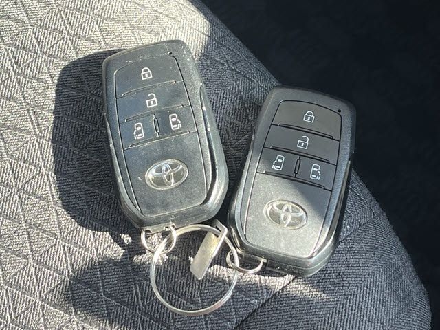 TOYOTA VOXY HYBRID 2022