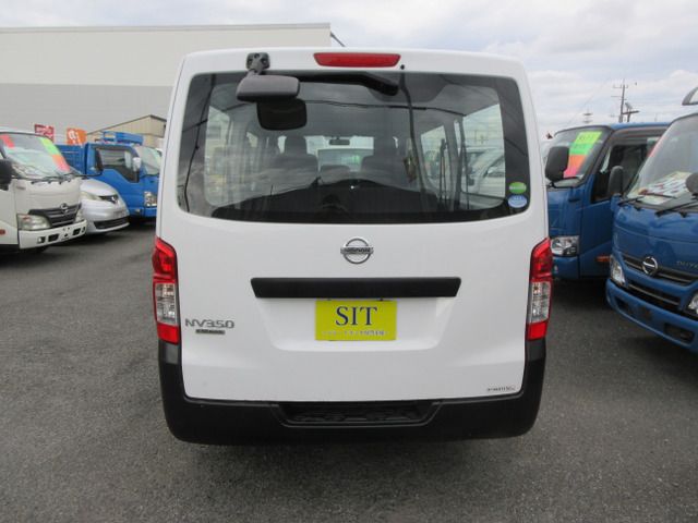 NISSAN NV350 CARAVAN 1.2t 2015