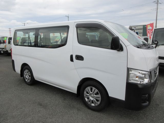 NISSAN NV350 CARAVAN 1.2t 2015