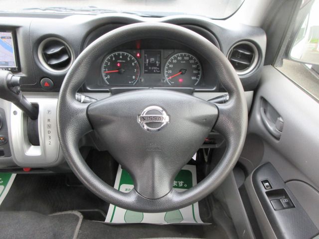 NISSAN NV350 CARAVAN 1.2t 2015