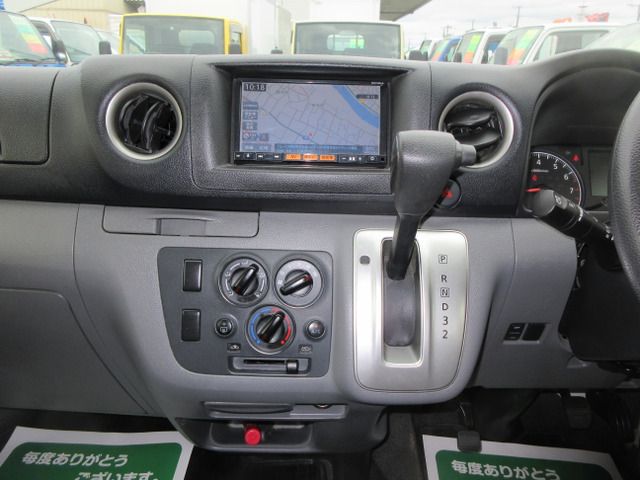 NISSAN NV350 CARAVAN 1.2t 2015