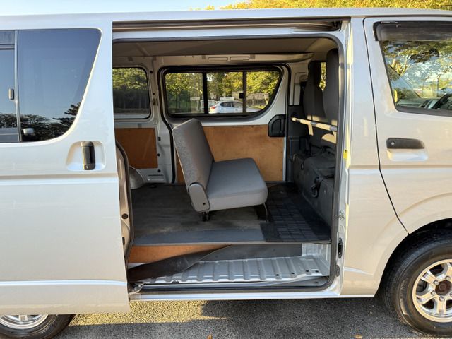 TOYOTA HIACE van 4WD 2012