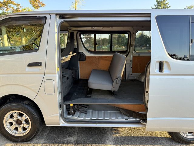 TOYOTA HIACE van 4WD 2012
