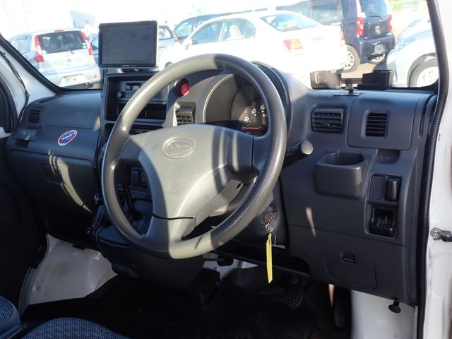 DAIHATSU HIJET CARGO 4WD 2015