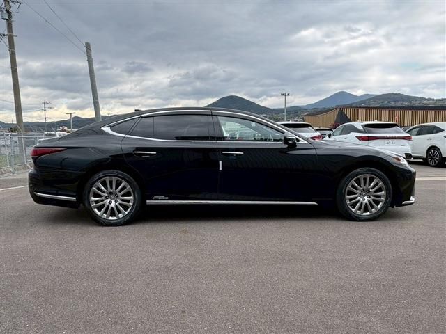 TOYOTA LEXUS LS500h 2022