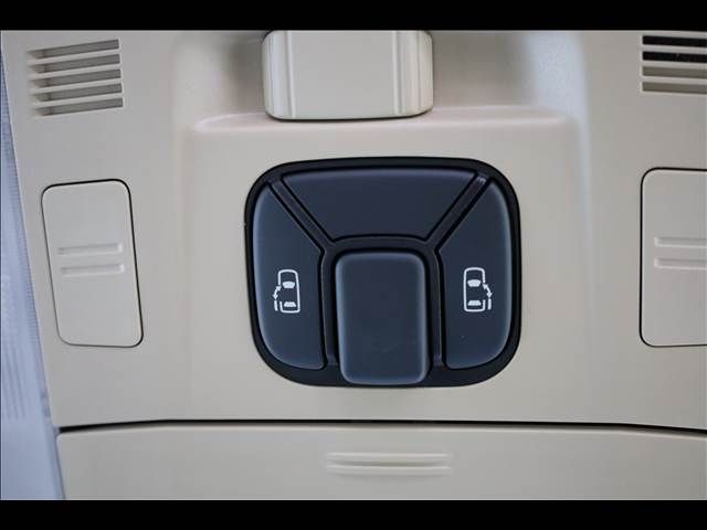 TOYOTA VELLFIRE 2012