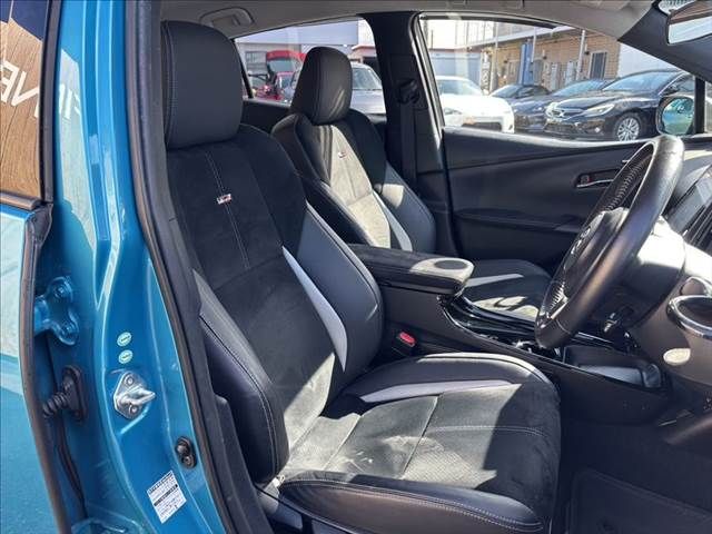 TOYOTA PRIUS PHV 2017