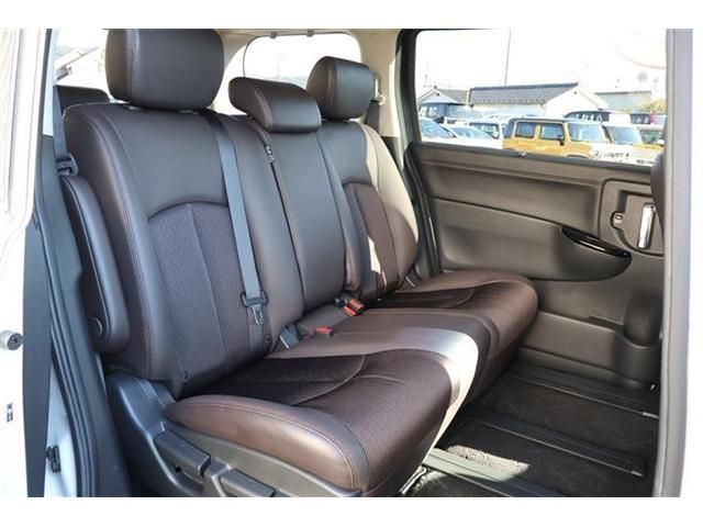 NISSAN ELGRAND  4WD 2023