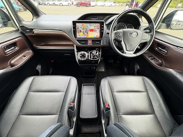 TOYOTA ESQUIRE HYBRID 2017