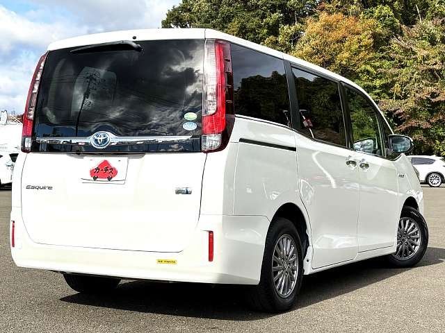 TOYOTA ESQUIRE HYBRID 2017