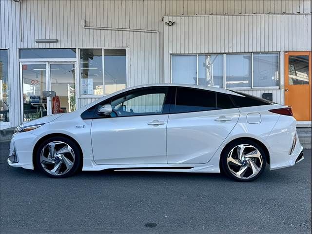 TOYOTA PRIUS PHV 2019