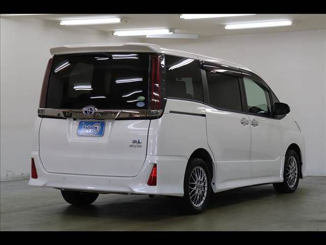 TOYOTA NOAH 2020