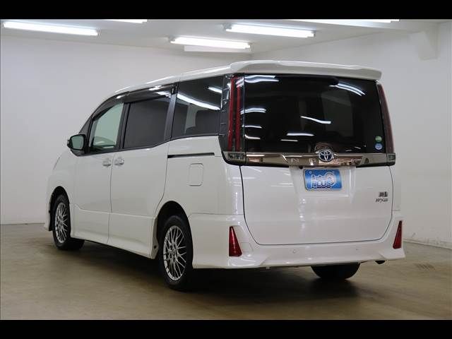 TOYOTA NOAH 2020