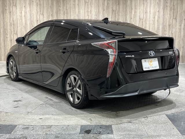 TOYOTA PRIUS 2017