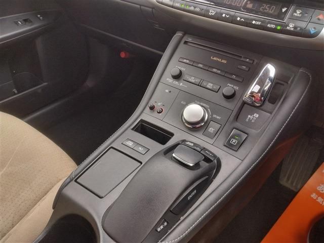 TOYOTA LEXUS CT200h 2012