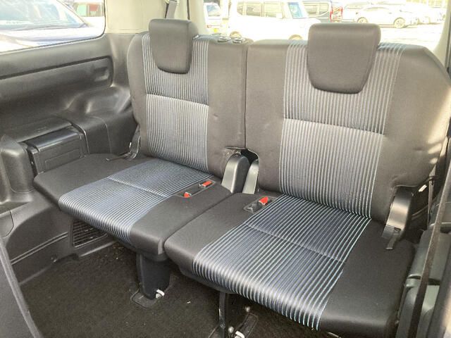 TOYOTA NOAH 4WD 2014