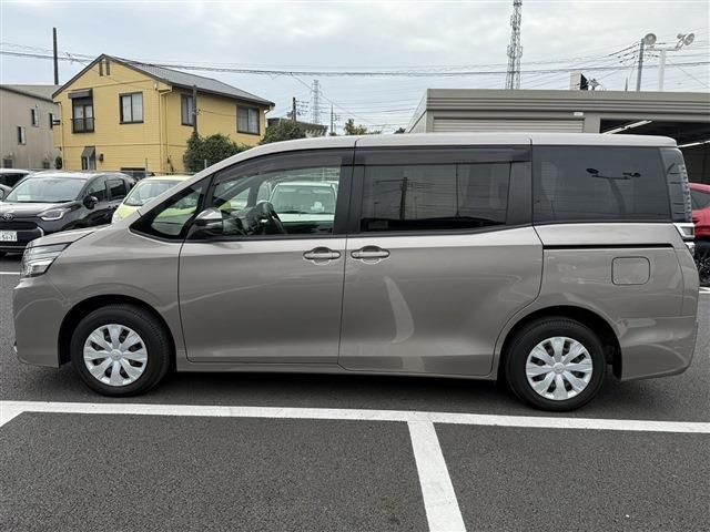 TOYOTA VOXY 2020