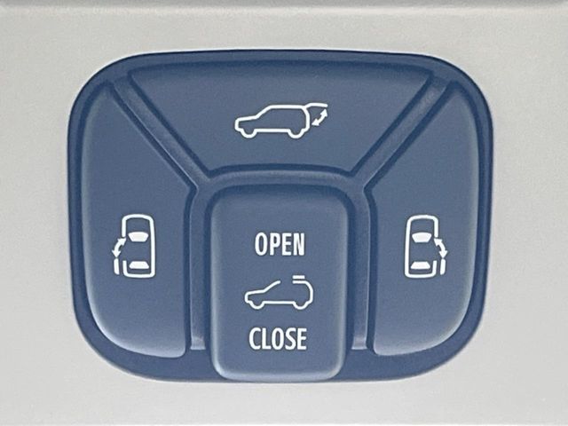 TOYOTA VELLFIRE 2013