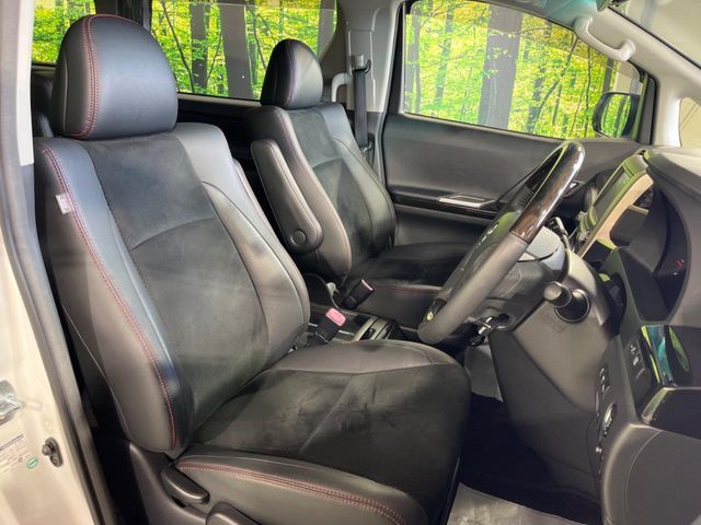 TOYOTA VELLFIRE 2013