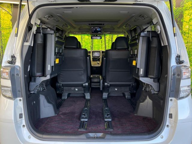 TOYOTA VELLFIRE 2013