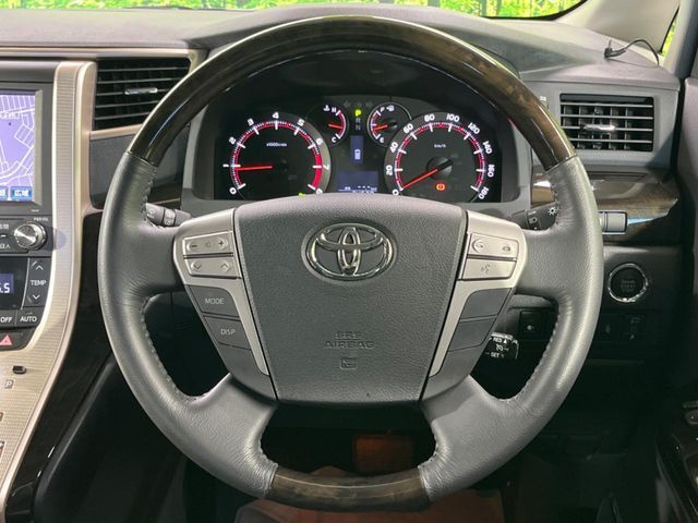 TOYOTA VELLFIRE 2013