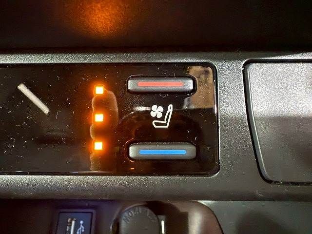 TOYOTA RAV4 4WD 2023