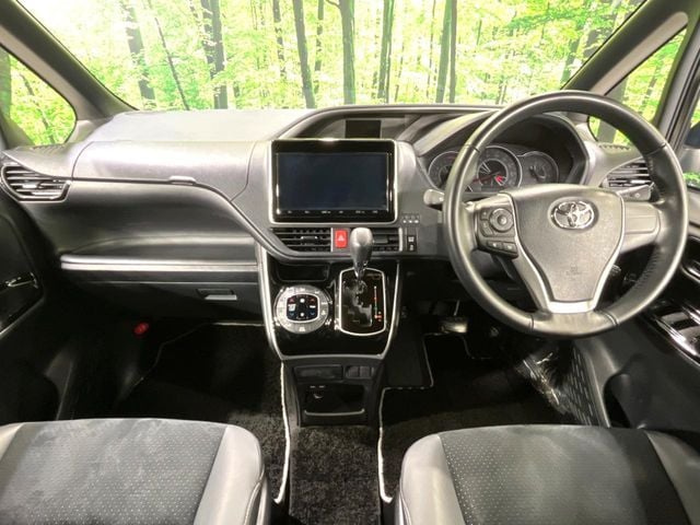 TOYOTA VOXY 4WD 2021