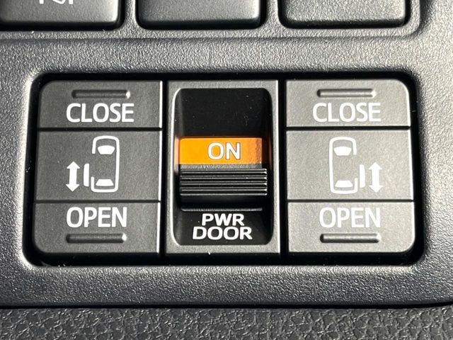 TOYOTA VOXY 4WD 2021