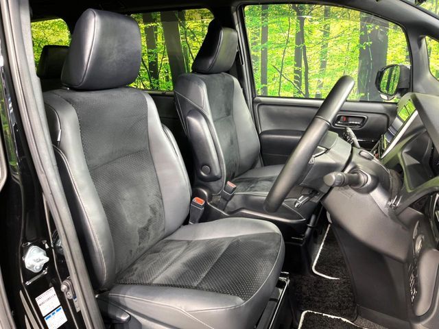 TOYOTA VOXY 4WD 2021